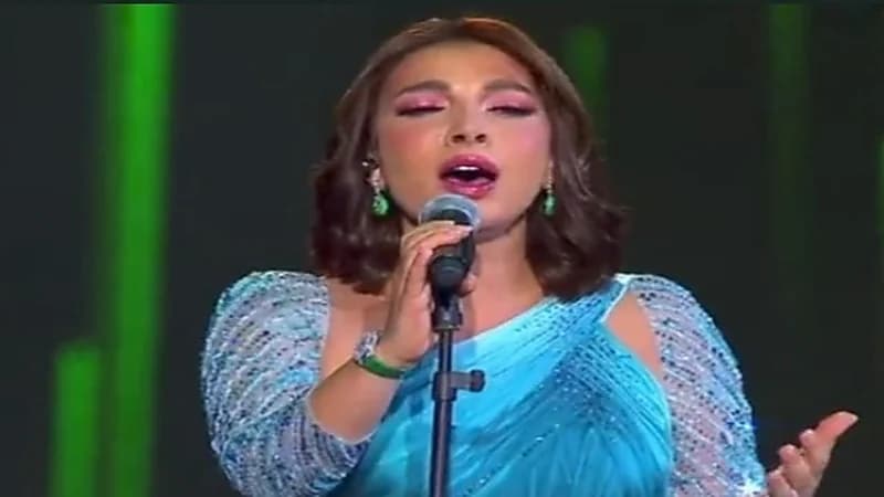 شاهد.. أصالة تؤدي أغنية "قارئة الفنجان" في حفلها الغنائي بالرياض