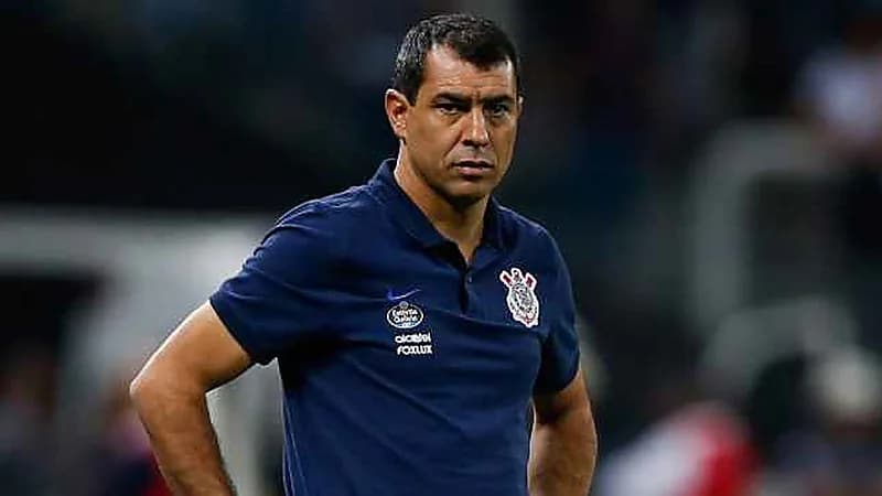 "كاريلي" يحذر لاعبيه قبل ساعات من انطلاق كلاسيكو النصر