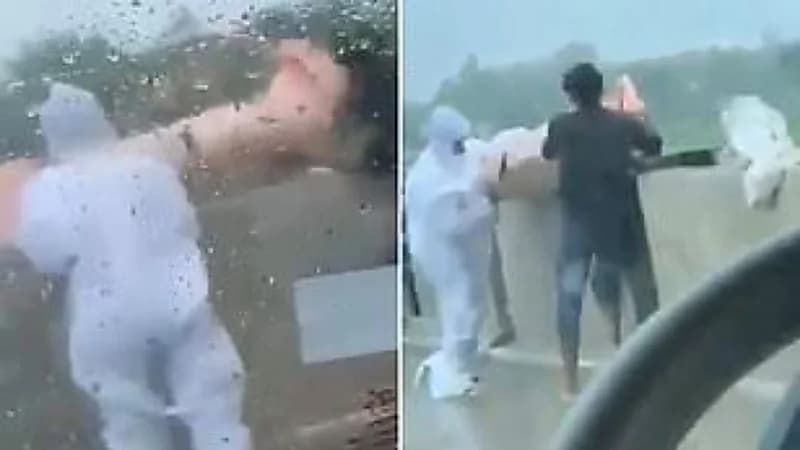 شاهد.. لحظة إلقاء شخصين لجثة قريبتهم المصابة بكورونا في نهر