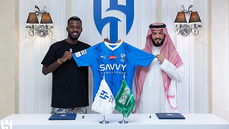 تمبكتي بعد انضمامه للهلال : الليلة أتشرف بارتداء شعار النادي وسنسعدكم في جلب البطولات