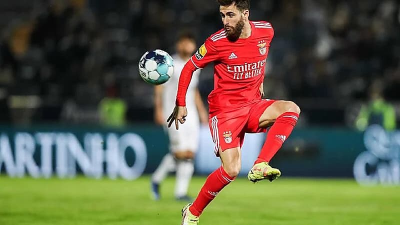 الهلال يقدم عرضًا للبرتغالي رافا سيلفا