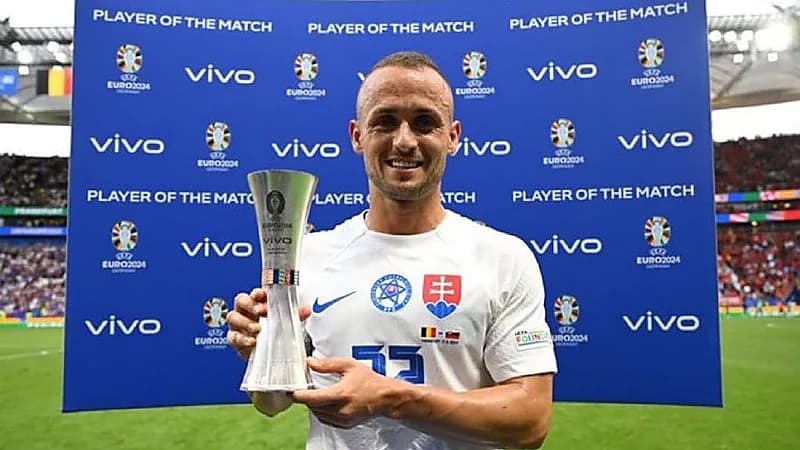 نجم منتخب سلوفاكيا يختار اللعب في دوري روشن