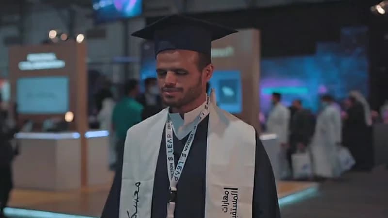 بالفيديو.. قصة نجاح الشاب فواز العقيلي بالاتحاد السيبراني رغم فقدان بصره