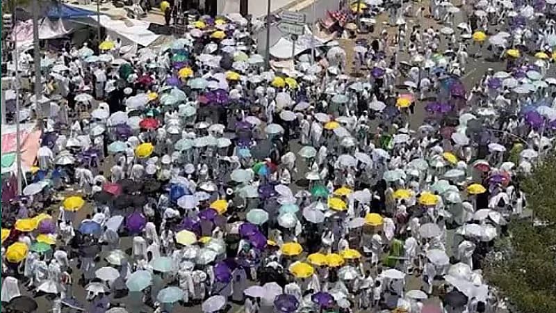 توافد الحجاج إلى مسجد نمرة لأداء صلاة الظهر والعصر جمعًا وقصرًا .. فيديو