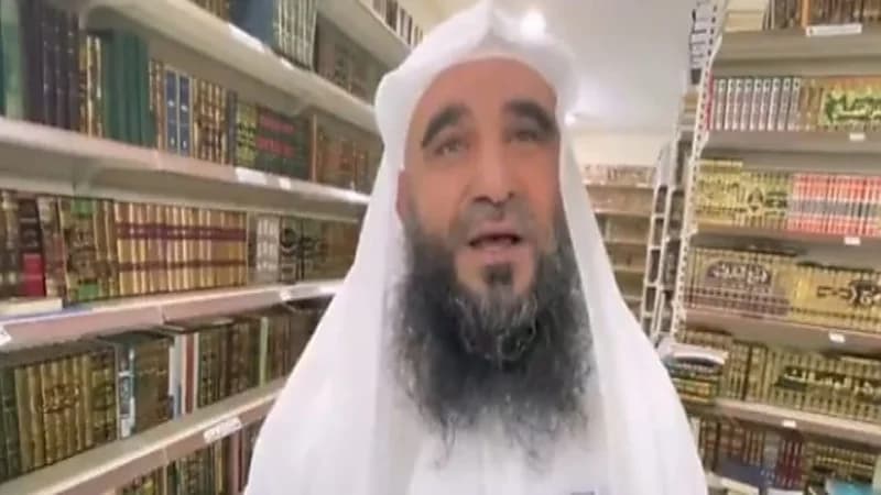 قصة مواطن دفعه عشق القراءة إلى إنشاء مكتبة بجهود ذاتية في جازان "فيديو"