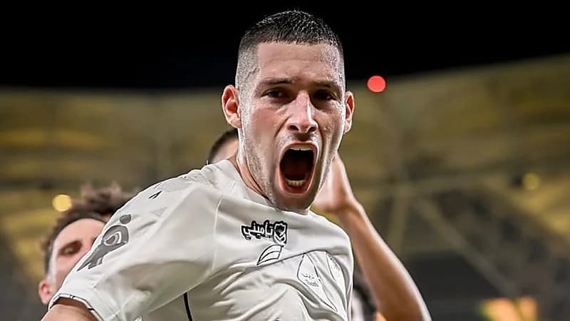 الشباب يقترب من تمديد عقد كريستيان جوانكا