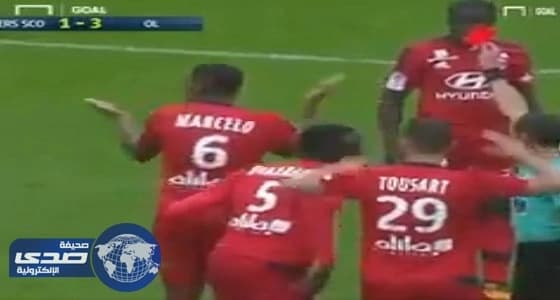 بالفيديو.. الدوري الفرنسي يشهد أغرب حالة طرد