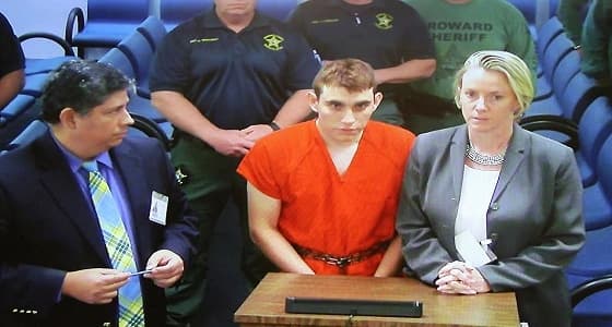 بالفيديو.. محامية مرتكب مجزرة فلوريدا تتعاطف معه