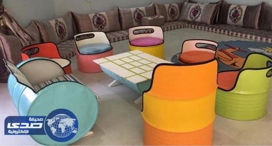بالصور.. تحويل ببراميل الزيت إلى كراسي وأثاث بتصميمات عصرية