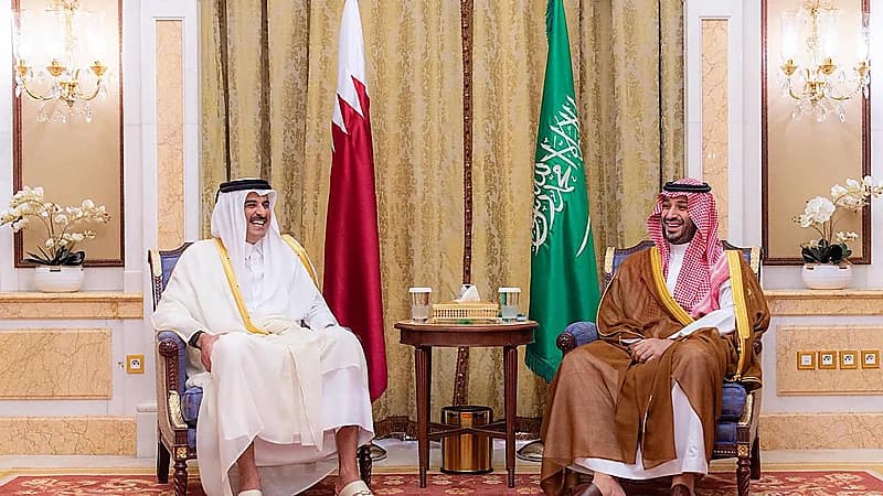 ولي العهد يلتقي أمير دولة قطر.. فيديو