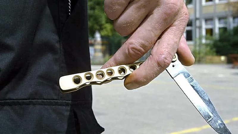 طعن معلم في هوشة طلاب بالكويت