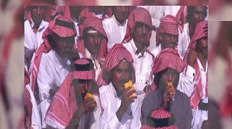 بالفيديو .. قصة صورة قديمة لثلاثة مشجعين في مباراة الهلال قبل 45 عاما