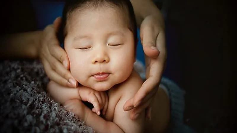 دراسة حديثة : التدليك مفيد للرضع المصابين بالمغص