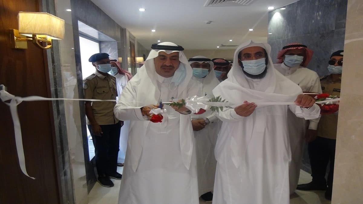 شاهد.. مراوغة وقيادة بسرعة جنونية بين المركبات على أحد الطرق في الرياض