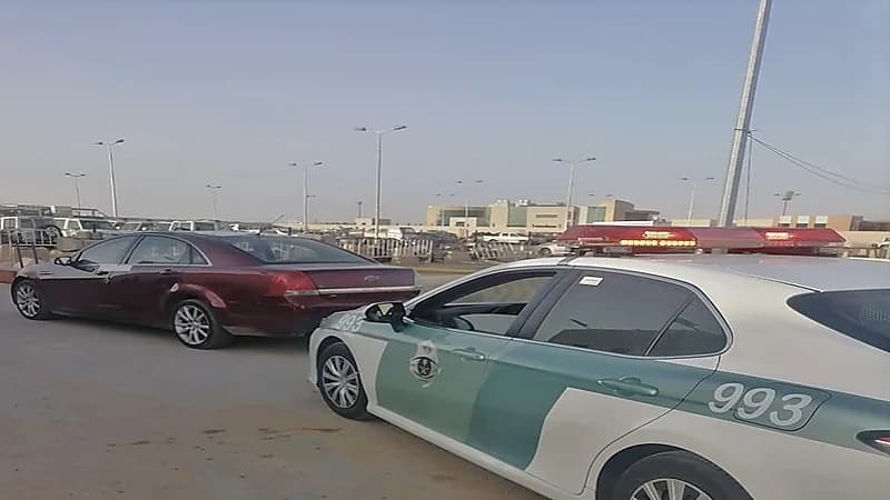 المرور يحدد مصير سائق يسير بمركبة مظللة وبدون لوحات في الجوف