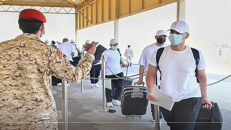 بالصور.. كلية الملك خالد العسكرية تستقبل الدفعة 40 من الطلبة المستجدين