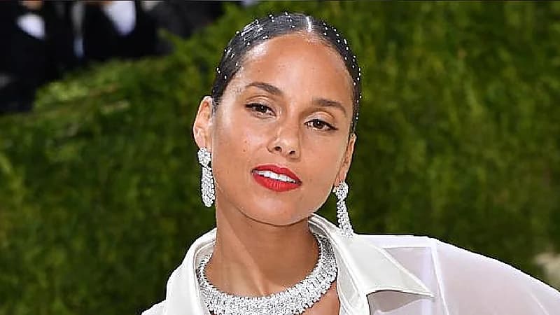 "العلا" تحتضن أول حفلة للنجمة "أليشيا كيز"