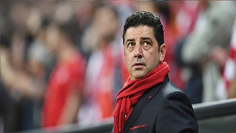 الأهلي يسعى لضم فيتوريا