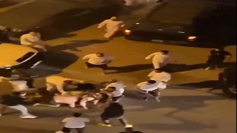 شاهد.. اندلاع مشاجرة عنيفة بالسكاكين والسواطير في الكويت