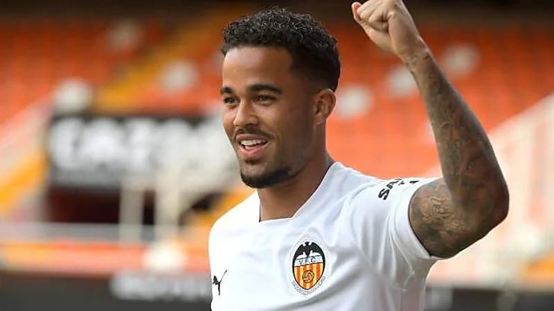 سطو مسلح على منزل لاعب فالنسيا وإصابة شريكته