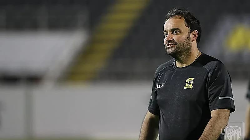 سييرا يوافق على عرض الشباب