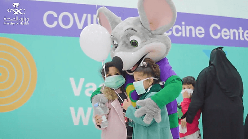 شاهد.. إقبال الأطفال على تلقي لقاحات "كورونا"