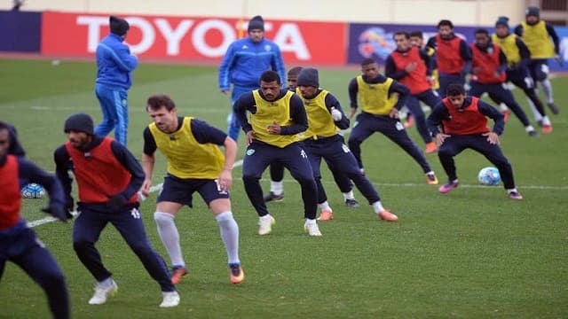 الفتح يختتم استعداداته لمواجهة ناساف الأوزبكي بحضور رئيس النادي