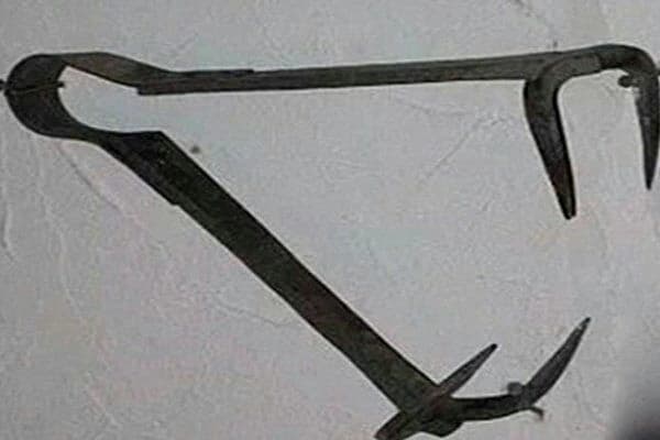 داعش يقتل طفلة  بآلة من العصور الوسطى مغموسة في السم