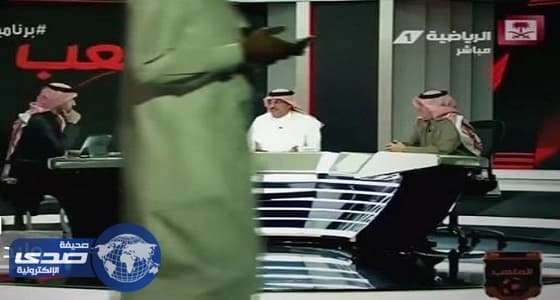 بالفيديو.. مقدم برنامج الملعب يعتذر عن خطأ فني على الهواء