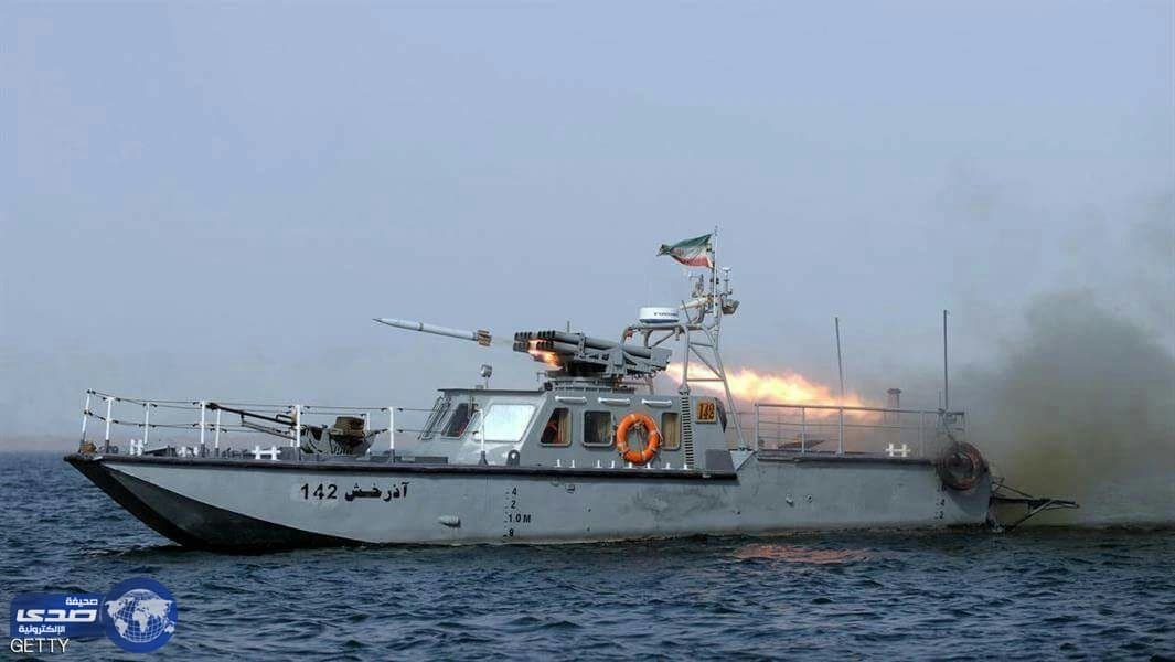 زوارق ايرانية تتحرش بسفينة أمريكية  في مضيق هرمز