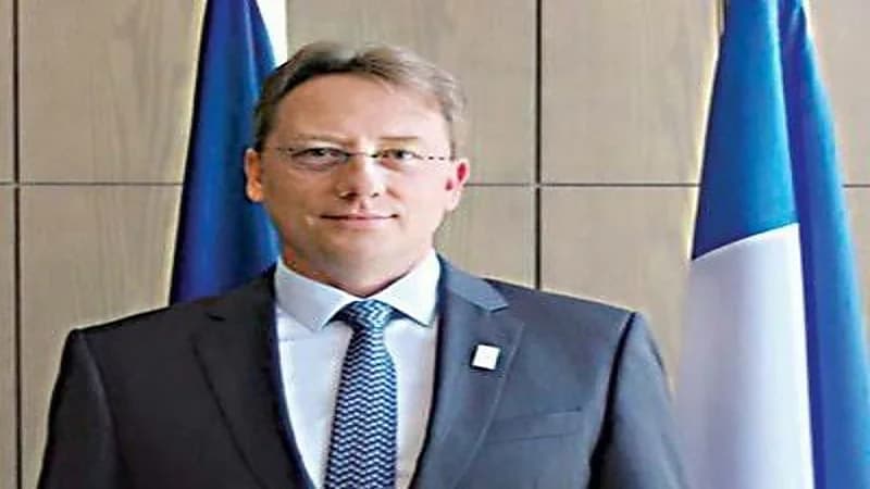 السفير الفرنسي للمسافرين الذين تلقوا جرعتين من اللقاح بالمملكة: لا حاجة لفحص PCR