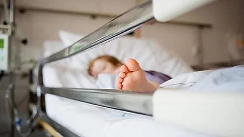 شاب يُسمم أطفاله الثلاثة لإغاظة زوجته