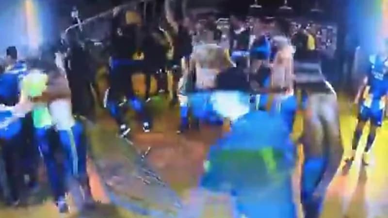 إلقاء القبض على لاعبي بوكا جونيورز لمطادرتهم حكم مباراة أتلتيكو مينيرو