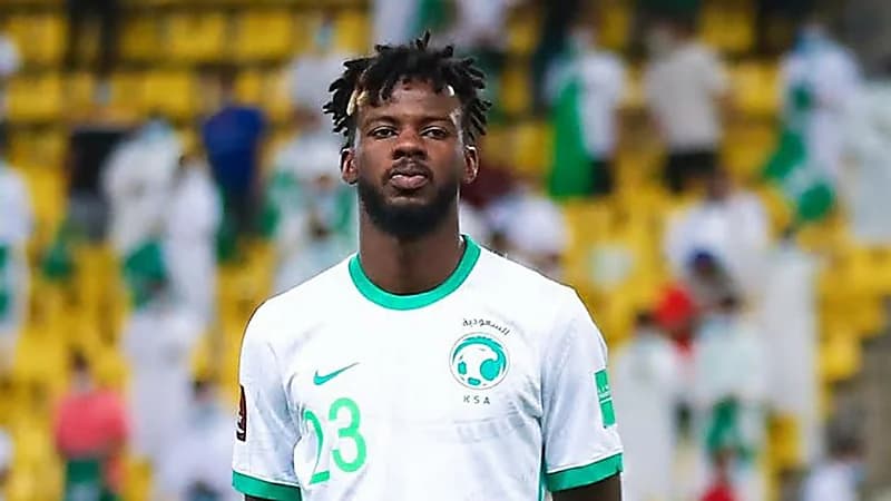 الإصابة تبعد "تمبكتي" عن حسابات مدرب الشباب