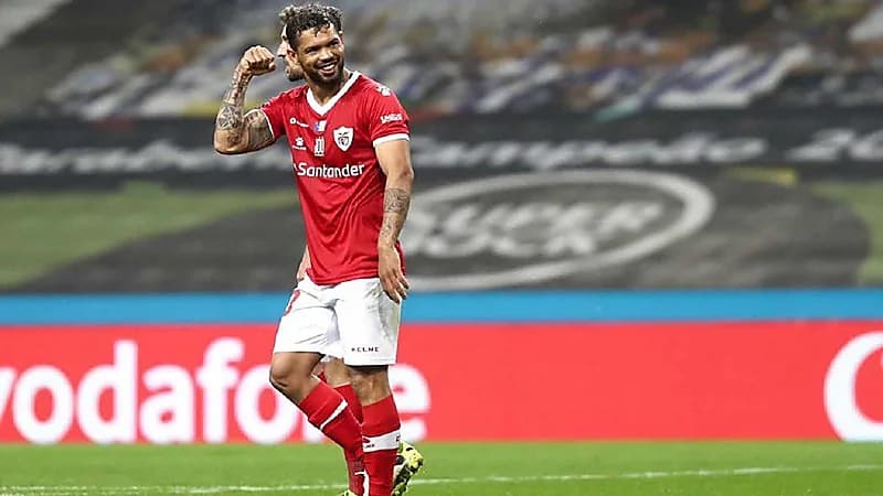 الشباب يتعاقد مع البرازيلي "كارلوس جونيور"