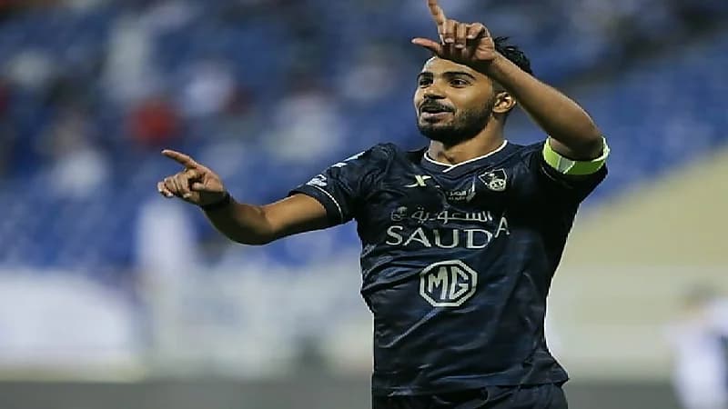 الكشف عن حقيقة مفاوضات الشباب مع نجم الأهلي