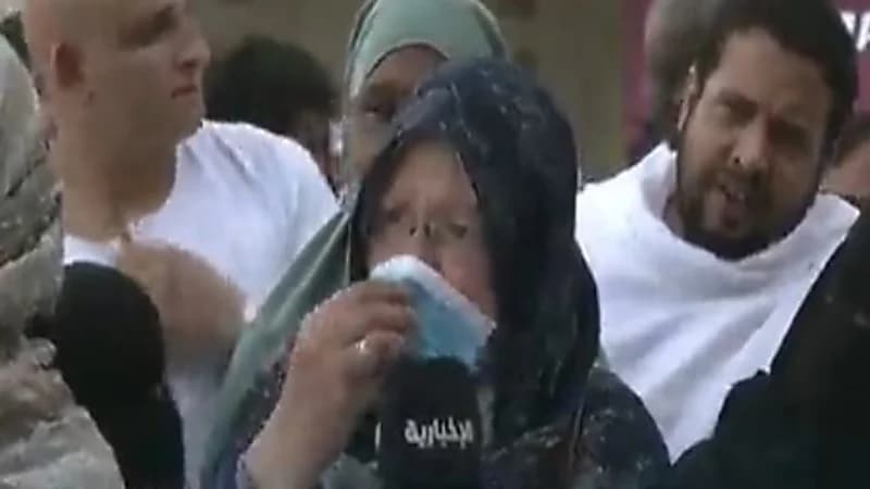 شاهد.. معتمرة مصرية تشيد بالموظفات السعوديات وتقول: عاملوني أحسن من أولادي