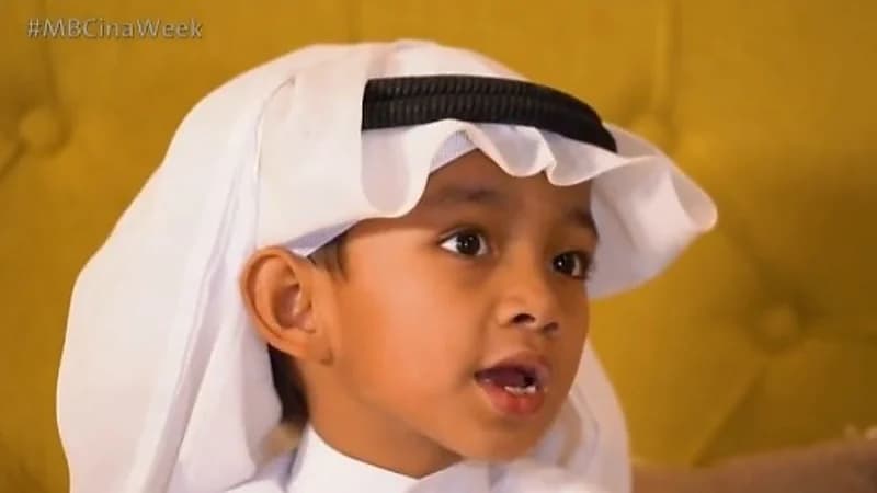 شاهد.. طفل فلبيني يعشق مزارع عنيزة أكثر من موطنه الأصلي