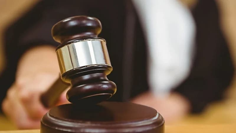 السجن والإبعاد لزوجة ووالدها هددوا الزوج بنشر فيديو فاضح لشقيقته