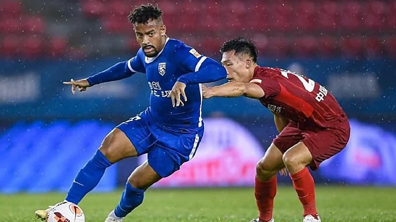 كورونا يؤجل الدوري الصيني بعد شهر من استئنافه