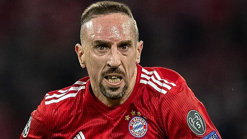 لاعب بايرن السابق "ريبيري" يستعد للاعتزال