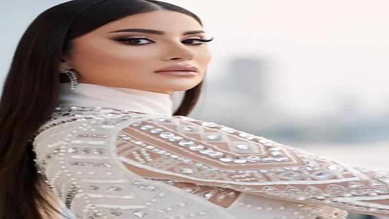 هدى الإتربي تفاجئ جمهورها بإطلالة مثيرة