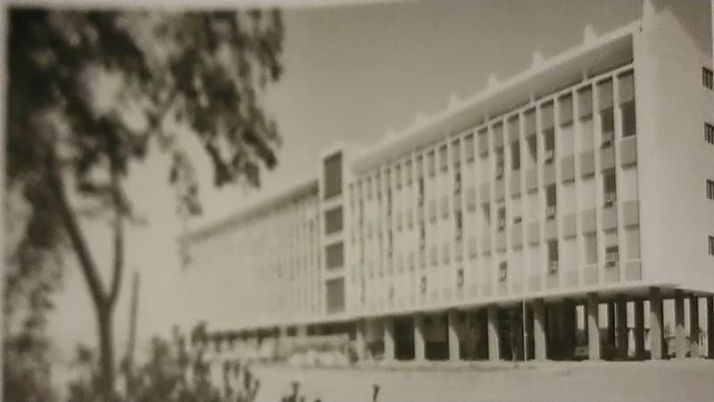 شاهد.. صورة نادرة لمبنى وزارة الدفاع بالرياض عام ١٣٨٥ هجريا