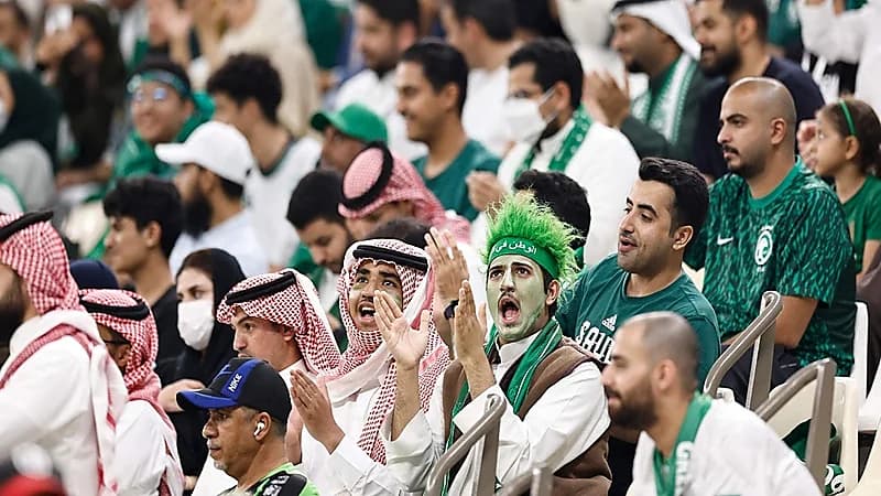 فيديو..الجماهير تحيي لاعبي الأخضر بعد نهاية المباراة