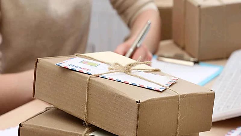 "الموارد البشرية"تعلن بدء سريان قرار توطين أنشطة البريد ونقل الطرود اعتباراً من اليوم