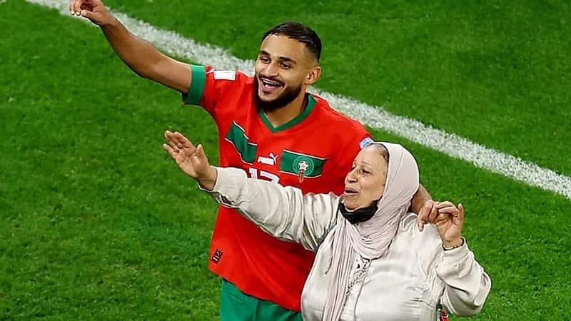 حقيقة وفاة والدة المغربي "بوفال" بعد تعرضها لوعكة صحية