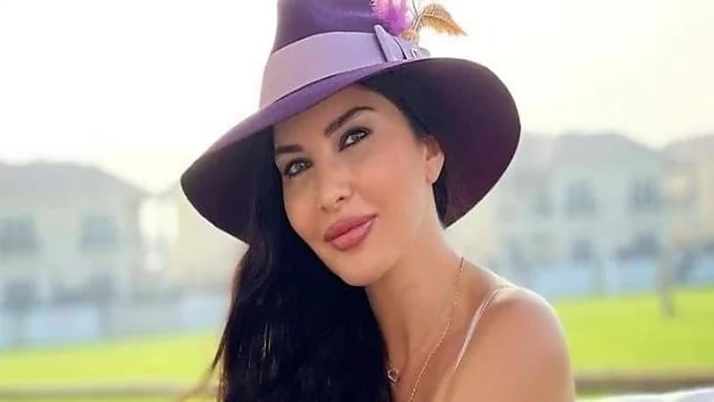 شاهد.. إطلالة مثيرة للفنانة لاميتا فرنجية تجذب الأنظار