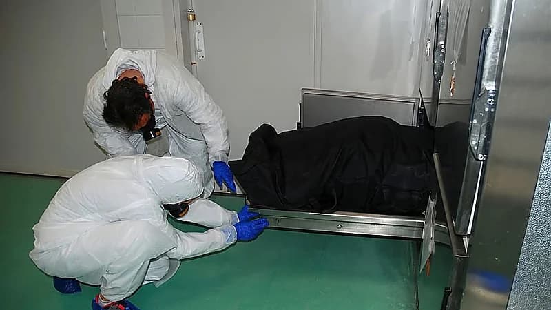 دار مسنين تضع مسنة على قيد الحياة داخل حقيبة الموتى