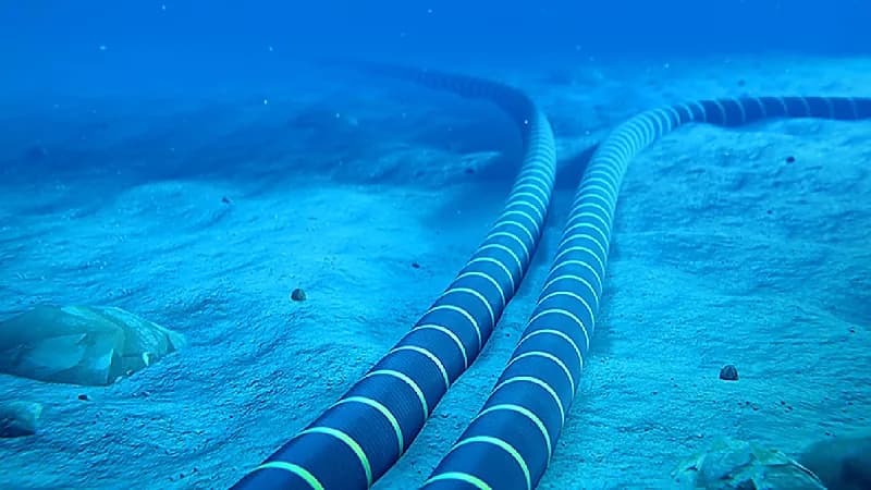 بالفيديو.. مشروع الكيابل البحرية لربط المملكة بخمسة دول