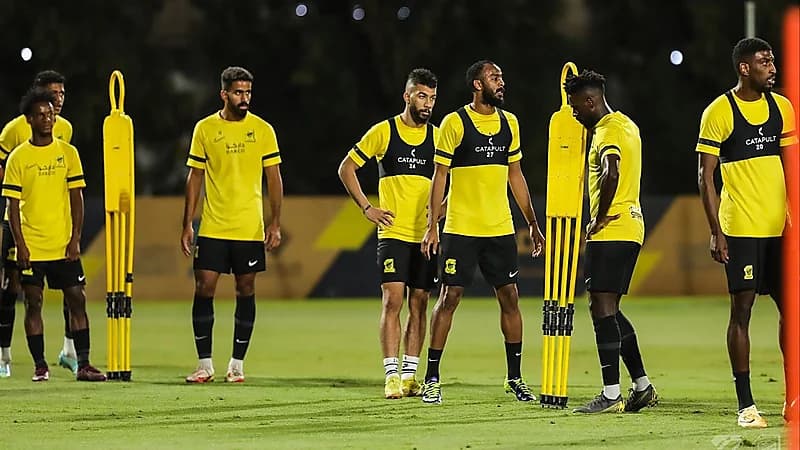 الاتحاد يغلق ملف مقدمات عقود لاعبيها الأجانب